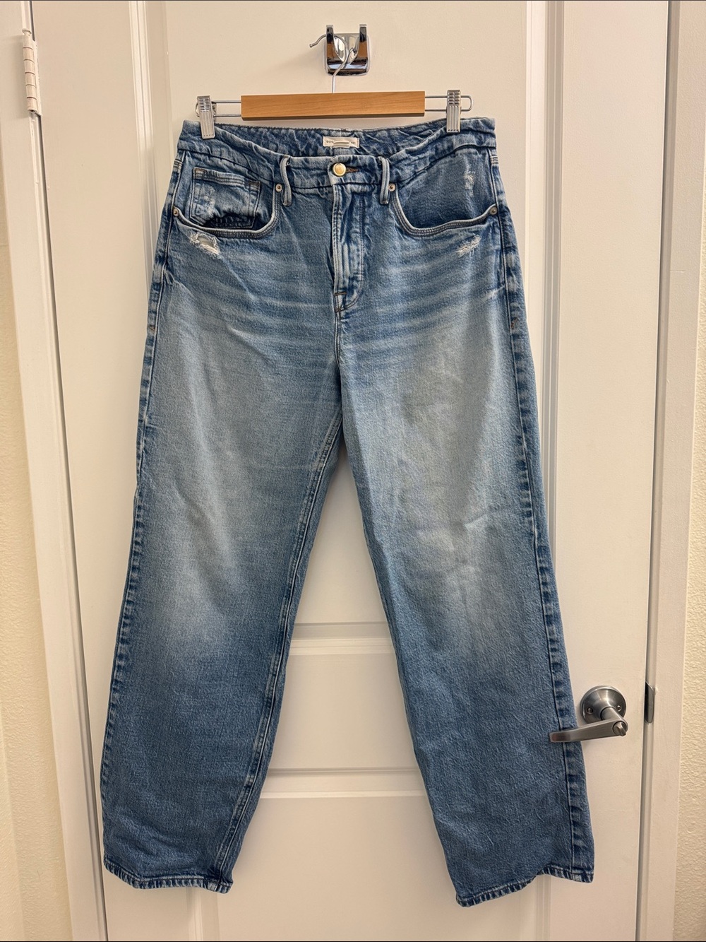Good American Jeans in Light Blue Wash